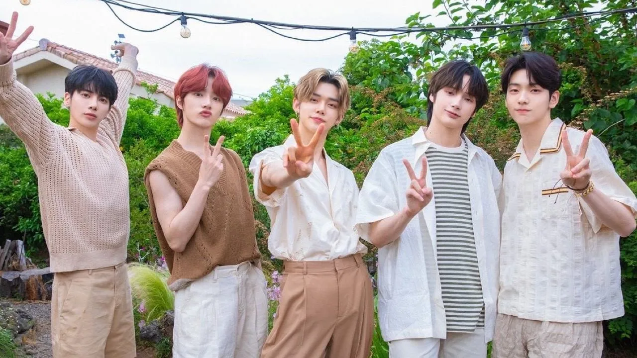 Season of TXT: Midsummer - TOMORROW X TOGETHER (TXT)