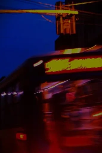 A Chegada Do Ônibus Na Madrugada Da Cidade Do Céu Roxo movie poster - Entertainment content